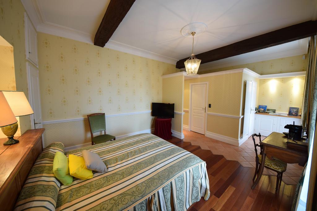 Bed and Breakfast Domaine De La Rocque Liorac-sur-Louyre Exterior foto